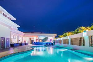 a swimming pool in a hotel at night at Phnom Penh Era Hotel in Phnom Penh