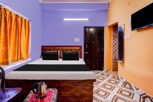 Postel nebo postele na pokoji v ubytování OYO Flagship HOTEL OM PALACE & BANQUET HALL