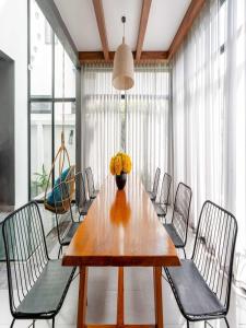 Χώρος καθιστικού στο Chuỗi Villa FLC 4 Ngủ sang trọng - Hạ long