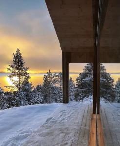 a view from the inside of a house in the snow at Ny hytte i Malangen in Nordby