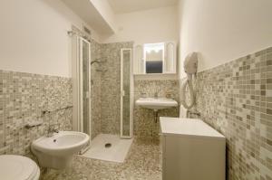 A bathroom at Sikelika Residence Sul Mare