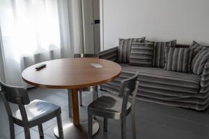 A seating area at Sikelika Residence Sul Mare