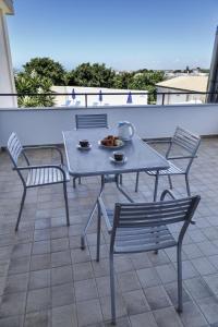 A balcony or terrace at Sikelika Residence Sul Mare