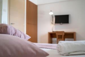 A bed or beds in a room at Sikelika Residence Sul Mare