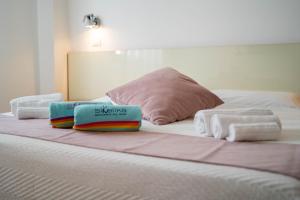 A bed or beds in a room at Sikelika Residence Sul Mare