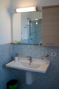 A bathroom at Sikelika Residence Sul Mare