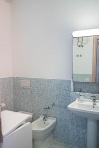 A bathroom at Sikelika Residence Sul Mare