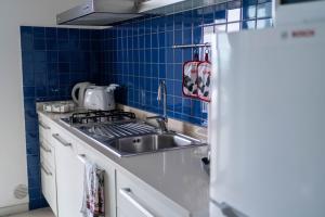 A kitchen or kitchenette at Sikelika Residence Sul Mare