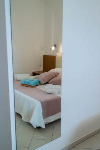 A bed or beds in a room at Sikelika Residence Sul Mare