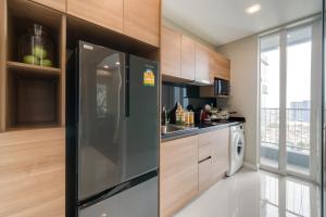Köök või kööginurk majutusasutuses LUCKY HOME SAMRONG