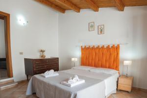 a bedroom with a bed with two white towels at La Dolce Vista in Modica