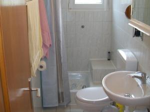 a bathroom with a sink and a toilet and a shower at Haus Holste in Hambergen