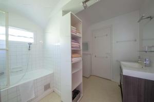 Koupelna v ubytování Savoielac - Lac d'Annecy - Sévrier - Bord de lac : Villa Poisson Rouge