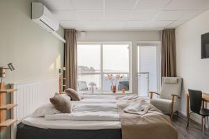 Postel nebo postele na pokoji v ubytování Hotell Hamnen