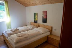 Säng eller sängar i ett rum på Rindis Platzl Apartmenthaus