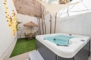 Fotografie z fotogalerie ubytování Kastela's Harbor Retreat with Jacuzzi v destinaci Piraeus
