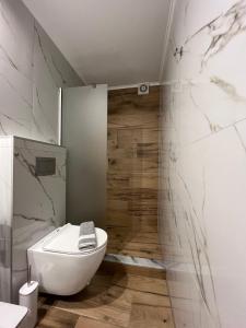 A bathroom at Paggaio Escape Apartments