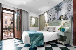 a hotel room with a bed and a balcony at Hotel Boutique Las Almenas in Granada