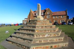 a statue on a set of stairs in front of a building at Admirals House - Cosy house in quiet cul-de-sac in Gaywood