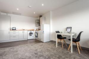 a kitchen with a table and chairs in a room at Lovely 1 Bedroom Apartment in Central Doncaster in Doncaster