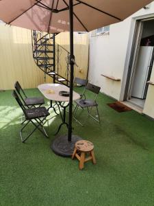 Patio alebo iná vonkajšia časť ubytovania "ΑΡΜΟΝΊΑ" ΔΙΑΜΕΡΙΣΜΑ, ΚΑΛΑΜΑΤΑ-"HARMONY" apartment, Kalamata