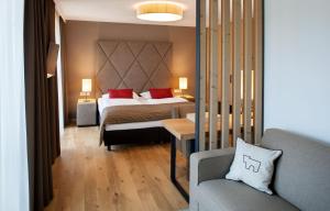 Voodi või voodid majutusasutuse Almwellness Hotel Pierer toas