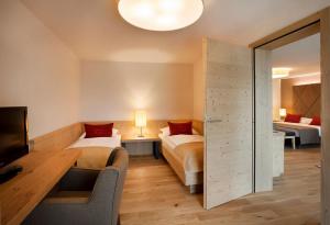 Voodi või voodid majutusasutuse Almwellness Hotel Pierer toas