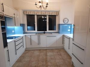 Fotografie z fotogalerie ubytování Bronwydd, large holiday home in seaside town of New Quay v destinaci New Quay