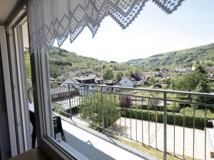 ボレンドルフにあるApartment with Balcony near the Luxembourg s Borderの町の窓からの眺め