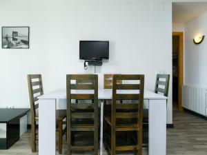 Fotografia z galérie ubytovania Apartamento luminoso con piscina comunitaria, cerca de la playa y centro de Santa Margarita, Roses - ES-228-119 v destinácii Roses