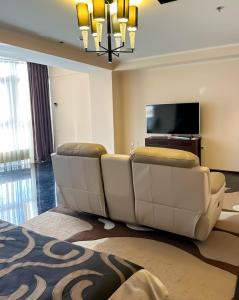 TV a/nebo společenská místnost v ubytování Mark Plaza Hotel