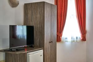 TV a/nebo společenská místnost v ubytování Вълеви Къщи