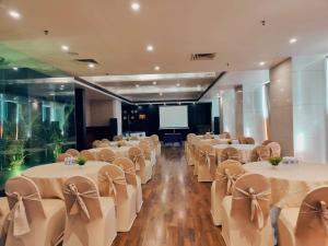 Zona de afaceri și/sau sala de conferințe de la Regenta Central Grand Exotica +60 fotografii