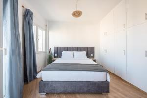 Voodi või voodid majutusasutuse Sea Breeze Suite with Jacuzzi toas