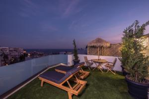 Bassein majutusasutuses Sea Breeze Suite with Jacuzzi või selle lähedal