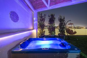 Fotografie z fotogalerie ubytování Sea Breeze Suite with Jacuzzi v destinaci Piraeus