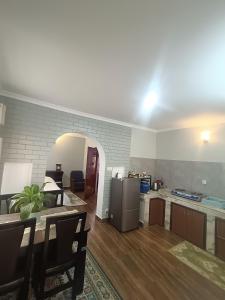 een keuken met een tafel en een koelkast in een kamer bij Anita's Home -2 in Kathmandu