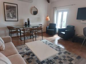 Część wypoczynkowa w obiekcie In the hart of old Cannes - Place du Suquet - 2 Min Walking distance from Palais de Festivals and Beaches