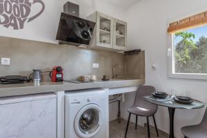 アギオス・ソスティスにあるKleris Apartment 9 Tinosのギャラリーの写真