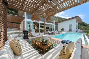 Πισίνα στο ή κοντά στο Elegant and Tropical Seaview villa