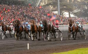 a group of horses pulling a carriage in front of a crowd at Ourasi - Hippodrome de Vincennes - Netflix in Saint-Maurice