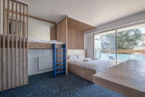 a bedroom with a bunk bed and a blue ladder at LE DESIGN - Appartement vers la gare in La Baule