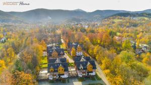 an aerial view of a house in the woods at Wonder Home - Apartamenty Leśny Dom z balkonami, niedaleko centrum, w cichej okolicy in Karpacz