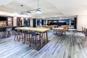 Restaurace v ubytování Holiday Inn & Suites Stillwater-University West by IHG