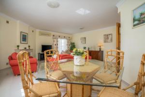a living room with a table and chairs at Casa da Amoreira in Alvor