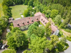 an overhead view of a large house with trees at Jugendherberge Falkenberg in Falkenberg