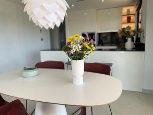 Kuchnia lub aneks kuchenny w obiekcie Elegante apartamento en Jardines de Montesolana