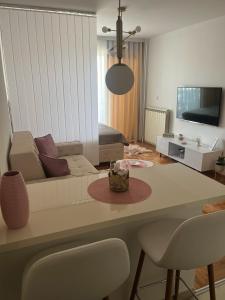 a living room with a couch and a table at Apartman Nini in Kraljevo