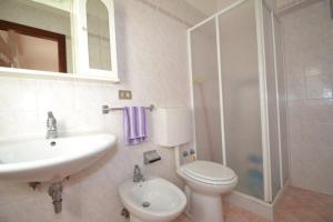 A bathroom at Annarosa