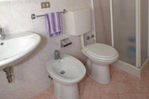 A bathroom at Annarosa